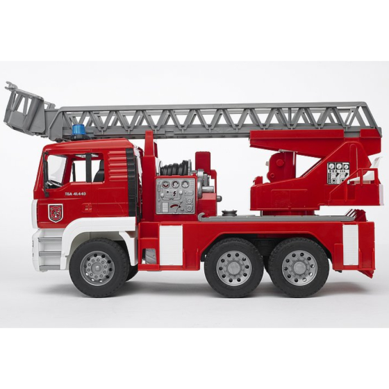 Bruder MAN TGS Feuerwehr mit Drehleiter, Wasserpumpe & Light & Sound Modul