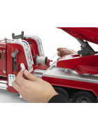 Bruder Mack GRANITE Feuerwehrwagen mit Pumpe